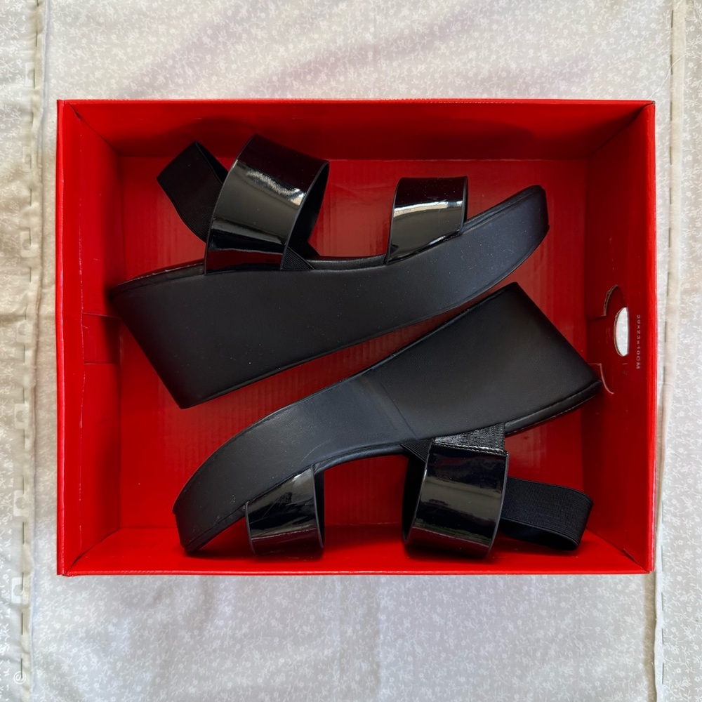 Charles By Charles David Black Patent Platform Slide Sandals